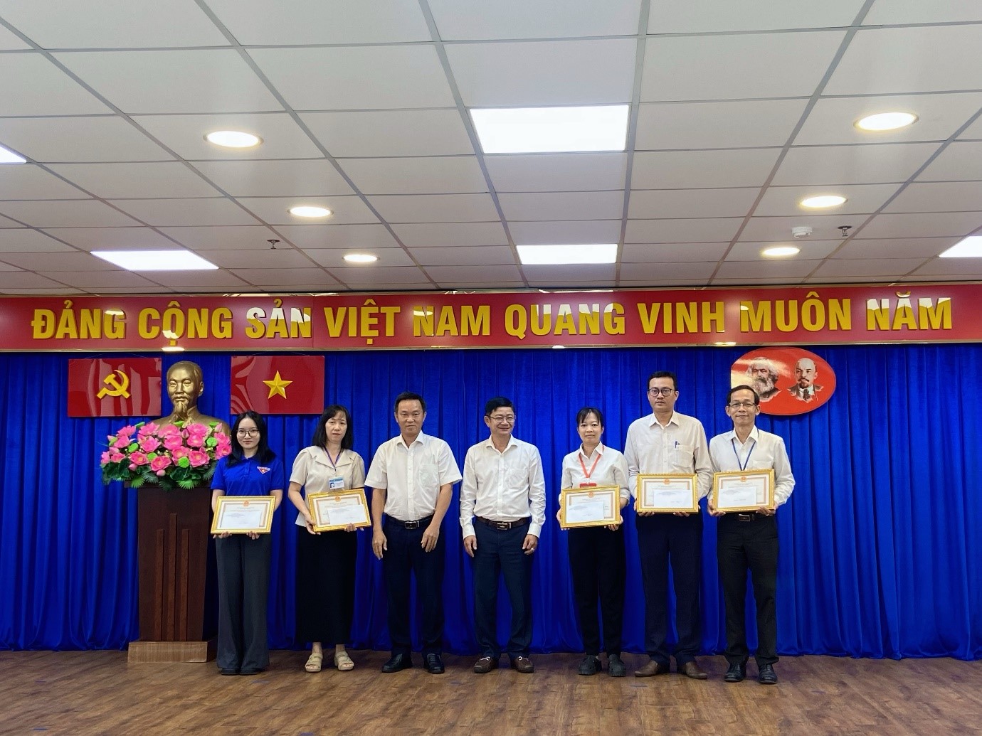 Trung tâm Quản lý Hạ tầng kỹ thuật thành phố Hồ Chí Minh phối hợp cùng Công đoàn cơ sở thành viên Trung tâm Hạ tầng tổ chức Hội thi trang trí cơ quan, đón mừng năm mới và xuân Ất Tỵ 2025.